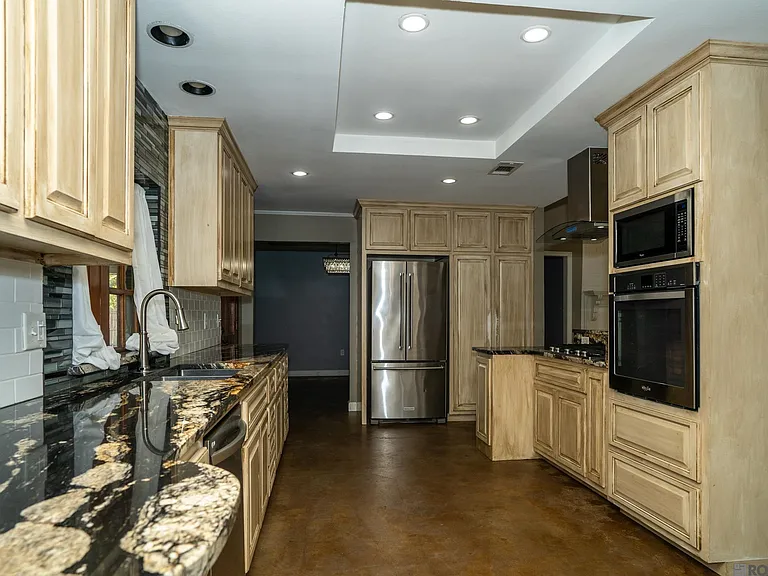 3736 Sessions Dr — Photo 6