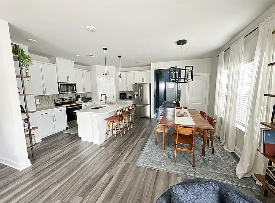 4 bed, 2.5 bath, 2081 sqft, $2,800 — Photo 4