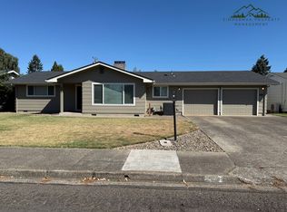 238 Woodlane Dr, Springfield, OR 97477