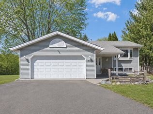 419 Spring Hill Rd, Vadnais Heights, MN 55127