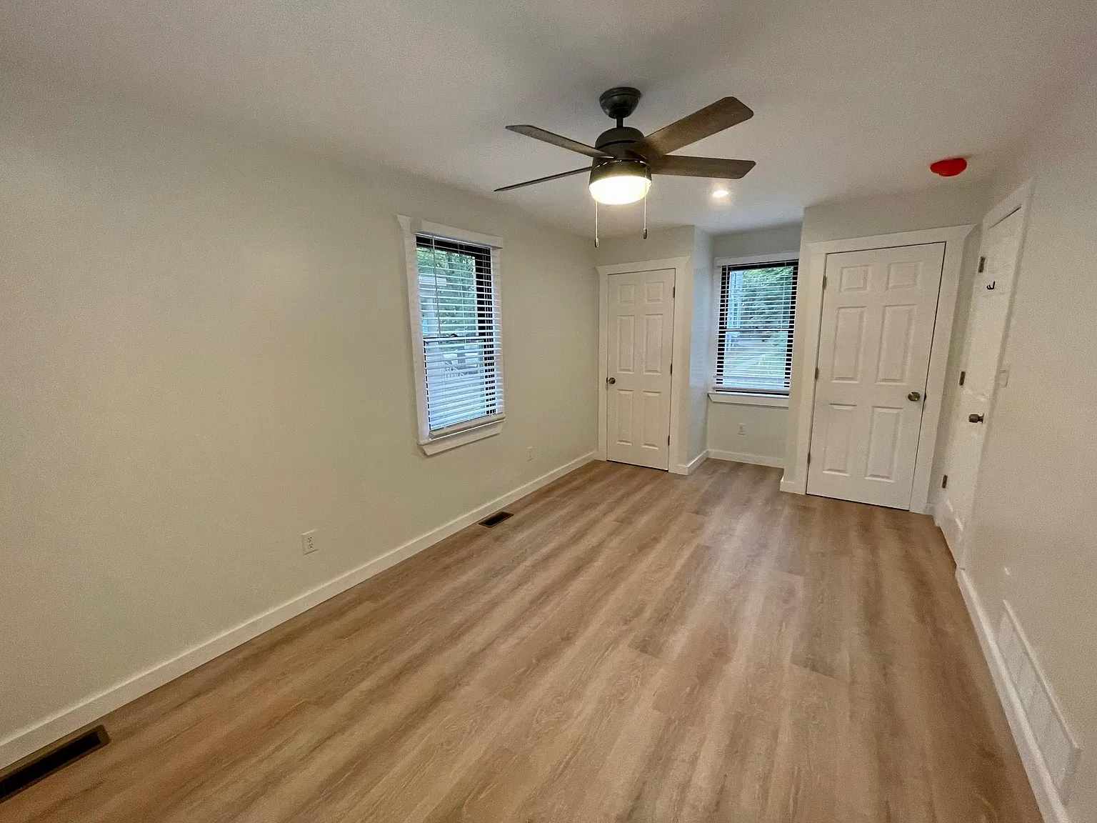 6 bed, 6.5 bath, 2400 sqft, $8,400 — Photo 4