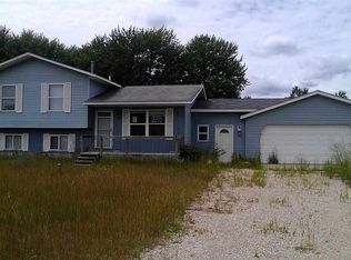 2171 S Sara Dr, Lake City, MI 49651