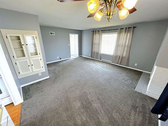 3rd image of 200 E 22nd St