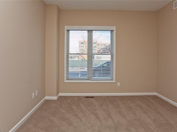 3rd image of 164 Vine St