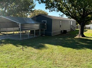 904 Taylor Dr, Joshua, TX 76058