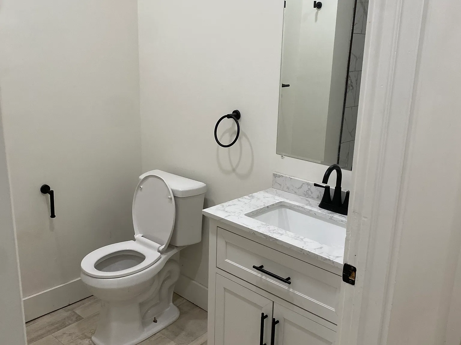 11 e walnut st apts — Photo 2