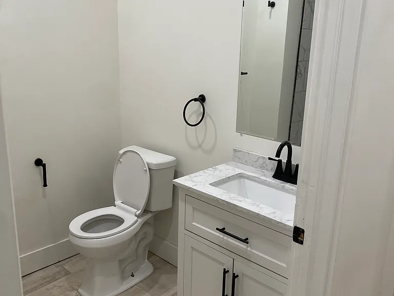 11 E Walnut St #1 — Photo 2