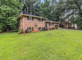 1038 Ponderosa Park Dr, Forest Park, GA 30297