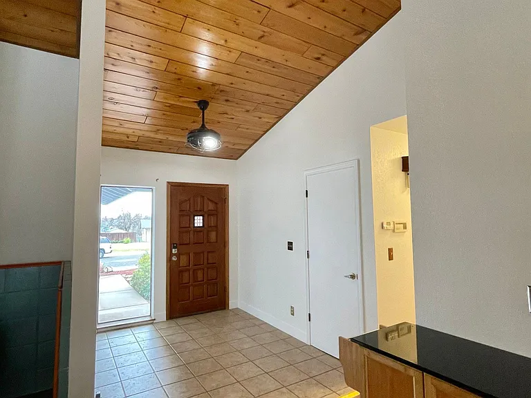3640 Elizabeth Way — Photo 7