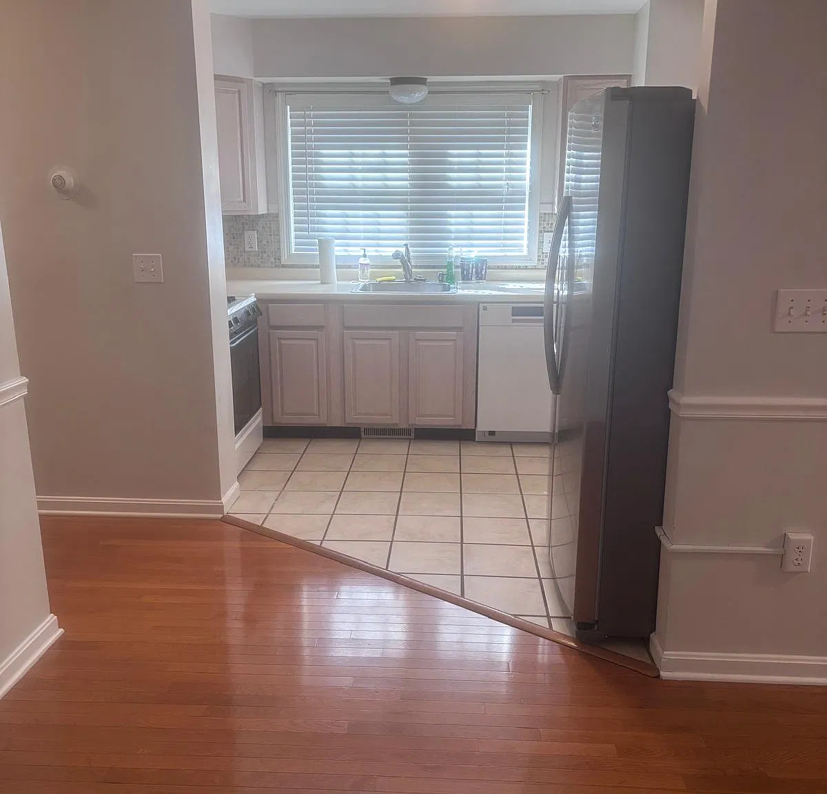 2 bed, 874 sqft, $3,100 — Photo 4