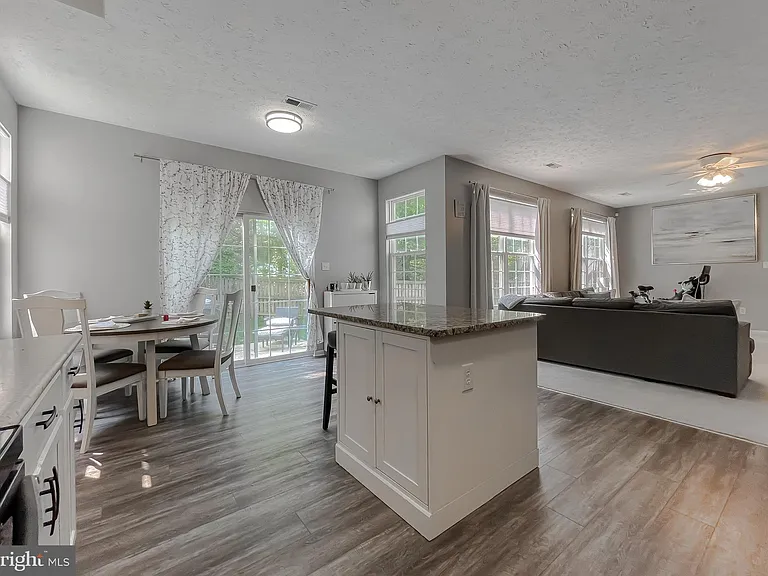 48221 Keel Dr — Photo 17