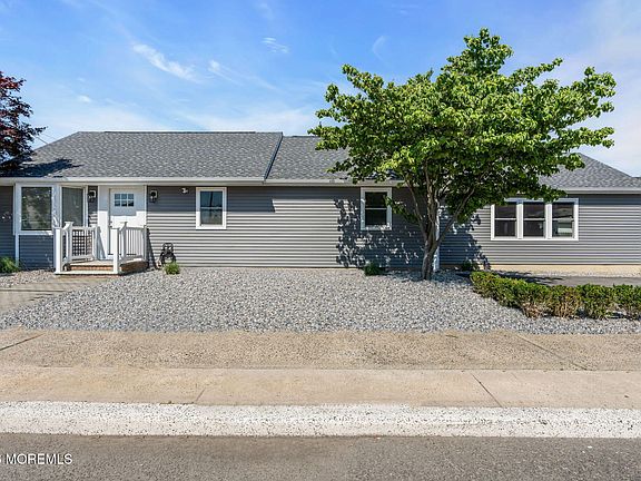 2nd image of 501 Forman Ave