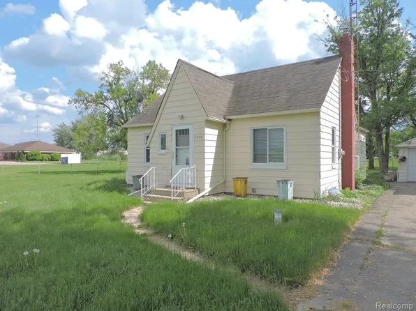 3474 Byers St, Burton, MI 48519
