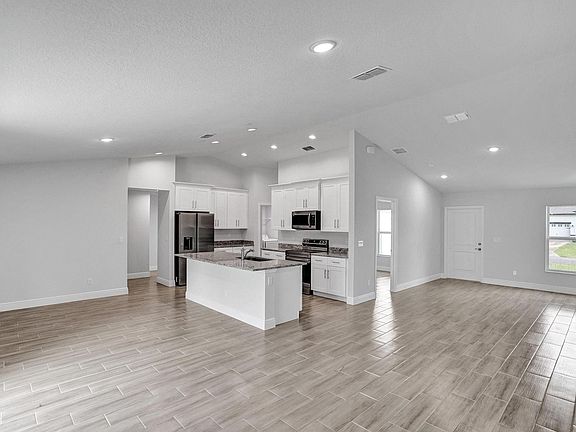 5th image of 1722 SW Lofgren Avenue