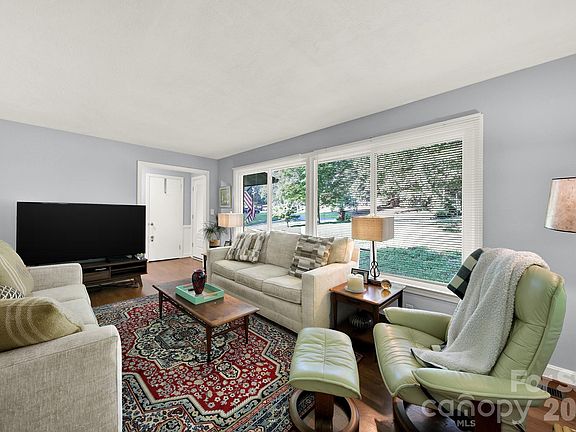 4th image of 2311 Laurelwood Cir