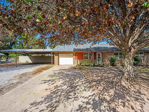 523 E Texas St, Walters, OK 73572
