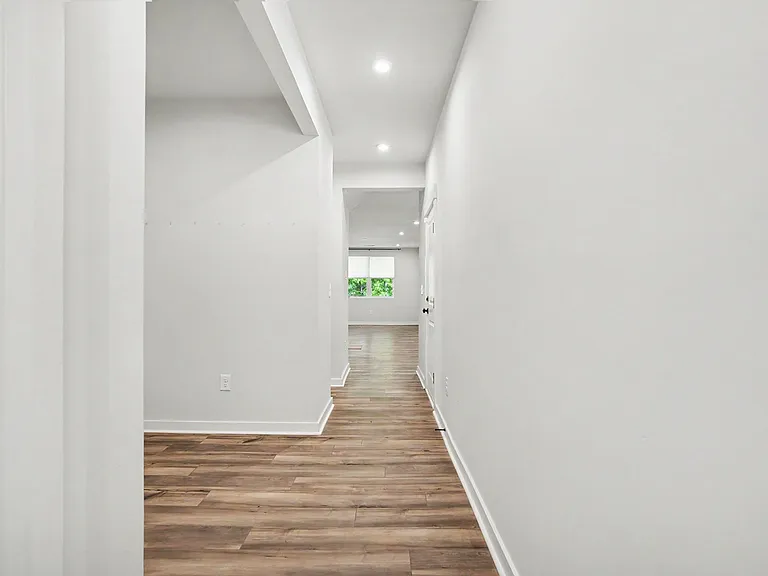 9512 Munsing Dr — Photo 6