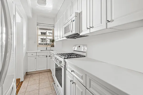 Rented by Compass | media 18