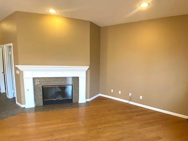 2527 Elliott St — Photo 6