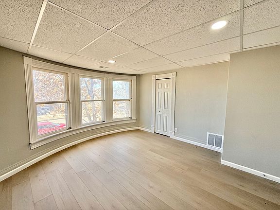 5th image of 1041 Lake Ave #4