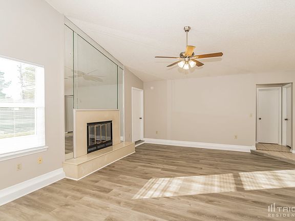 3rd image of 1868 Sherwood Dr