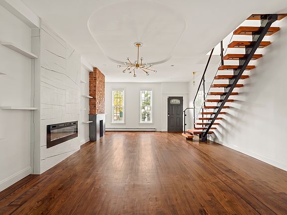 3rd image of 2044 Pacific St APT 1