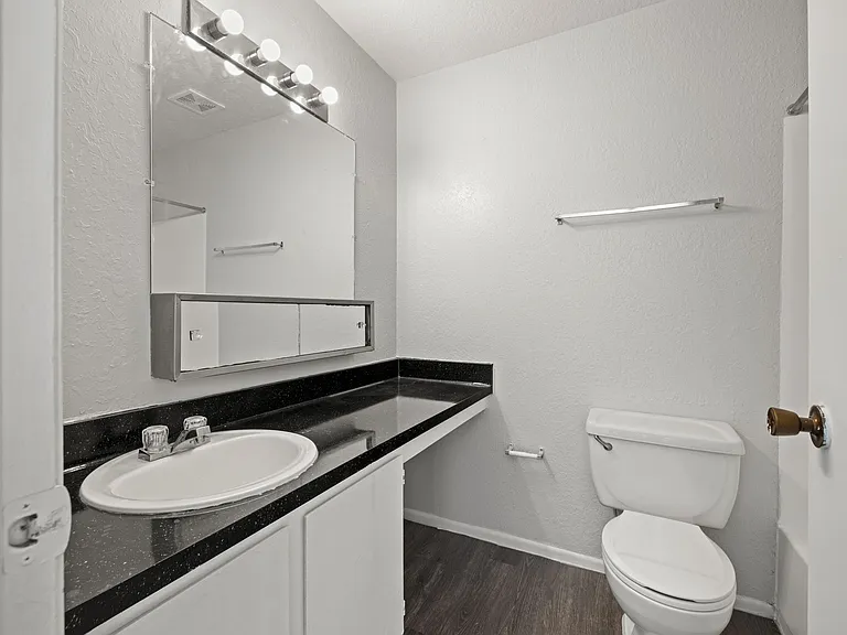 Lakes at Largo Apartments — Photo 6