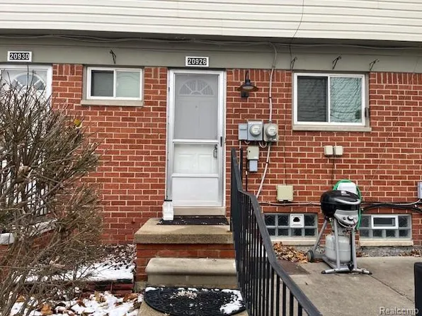 20926 Hunt Dr, Roseville, MI 48066