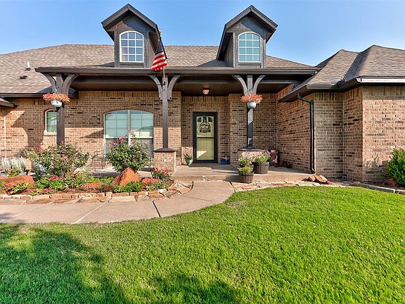 3rd image of 1479 Sunset Cir
