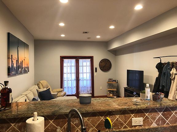 5th image of 243 Pearsall Ave APT 2R