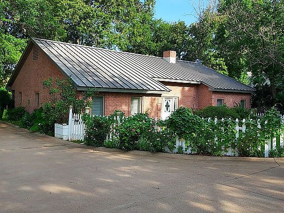 2nd image of 385 County Road 1584