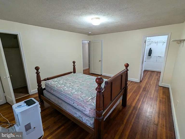21 Steinway Ave — Photo 22