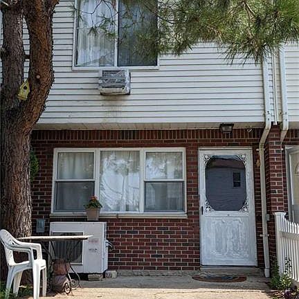 4th image of 329 Parkinson Ave
