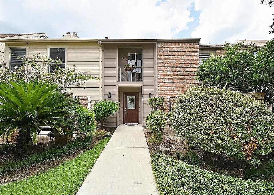 Welcome to 800 Country Place Dr. #805.