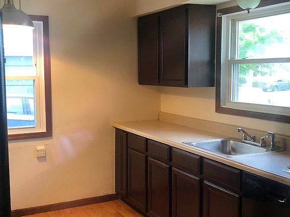 5th image of 15437 Parkwood Dr