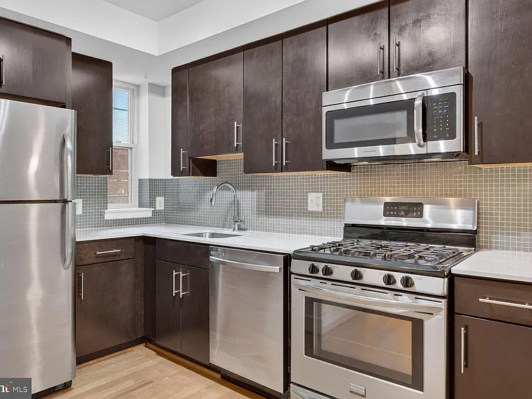 809 Otis Pl NW #104 — Photo 9