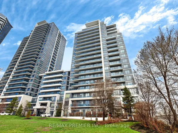 7167 Yonge St #608, Markham, ON L3T 0E1