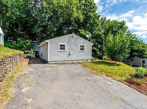 3rd image of 50 Grand St