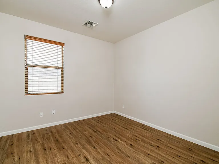 1062 E Nickleback St — Photo 14