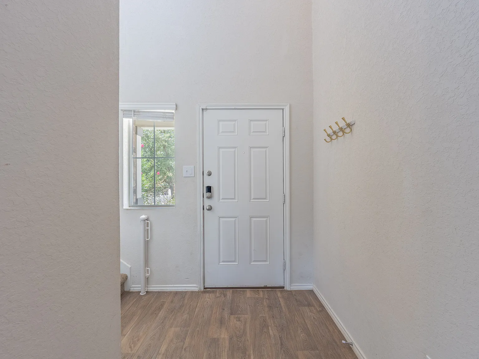 4 bed, 2245 sqft, $1,950 — Photo 4