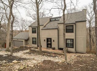 11341 Cragwold Rd, Saint Louis, MO 63122