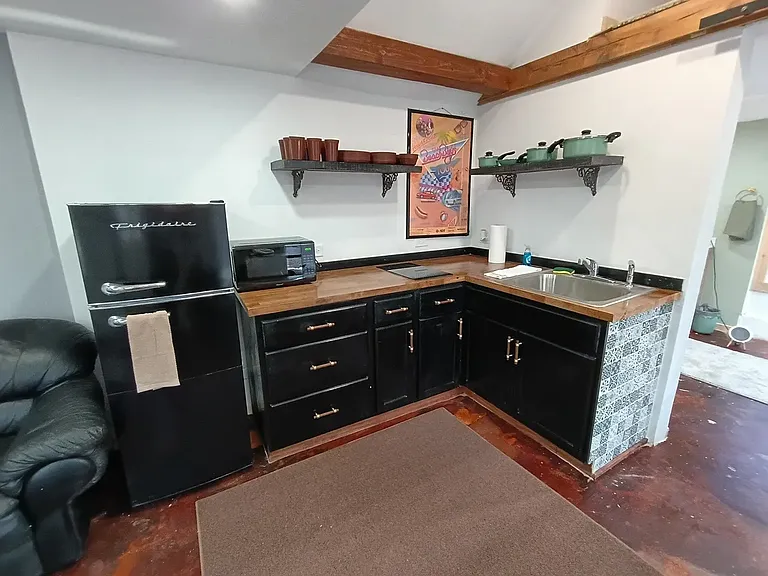 1125 Molitor Rd #B — Photo 4