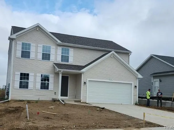 8286 Majestic Blvd, Fowlerville, MI 48836