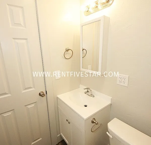 1110 E Poplar St — Photo 8