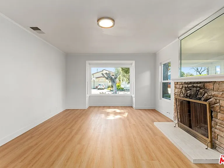 2522 Armacost Ave — Photo 3