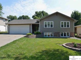 11324 Raleigh Dr, Omaha, NE 68164