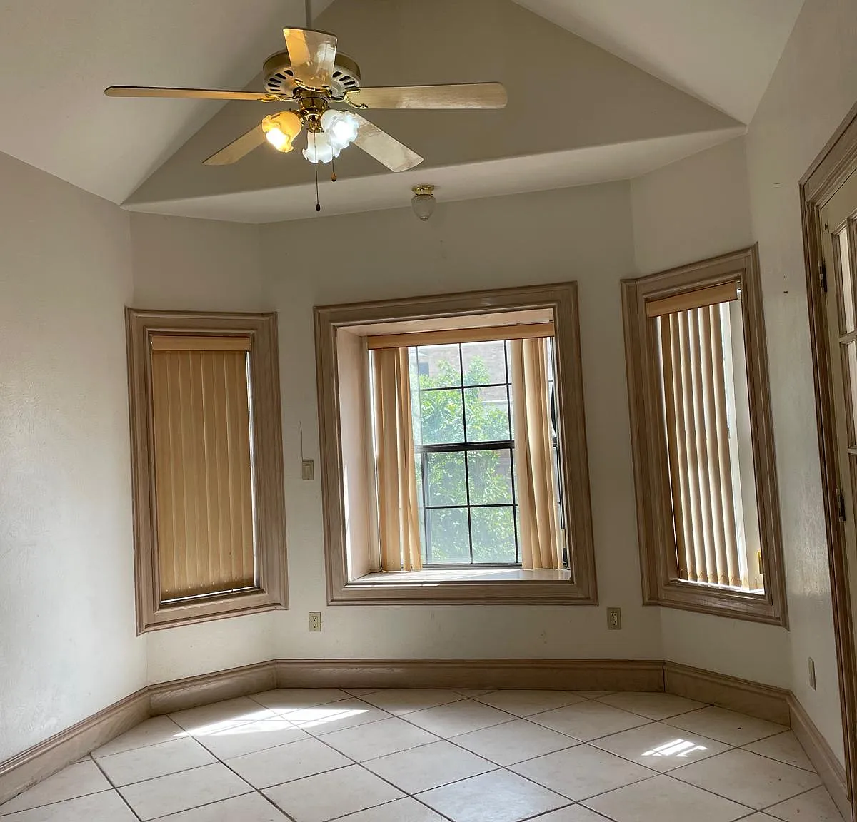 4 bed, 2480 sqft, $2,200 — Photo 4