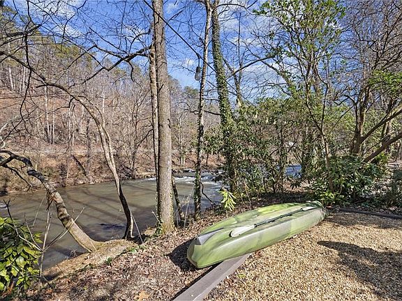 2nd image of 655 Riverside Dr