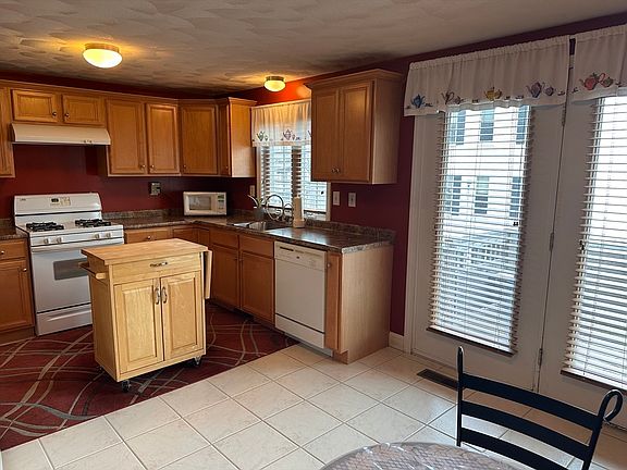 3rd image of 255 School St #B
