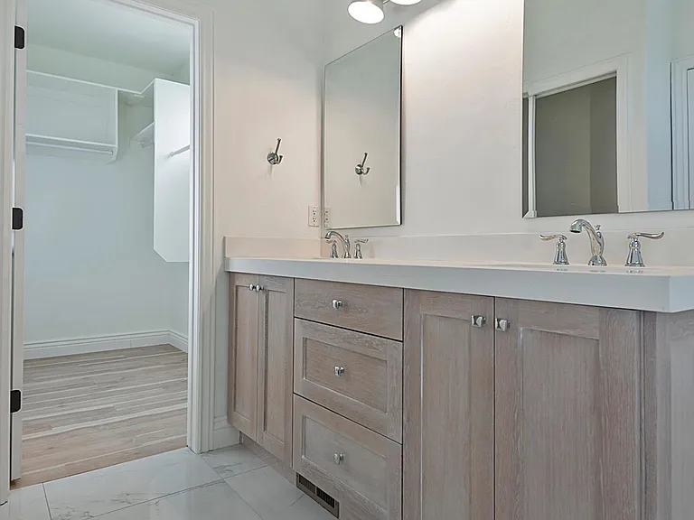 75 N 200 E — Photo 16